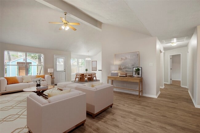 16145 Sun View Ln in Conroe, TX - Foto de edificio - Building Photo