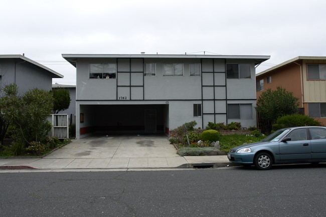 1762 S Grant St in San Mateo, CA - Foto de edificio - Building Photo