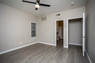 LADERA APARTMENTS in Dallas, TX - Building Photo - Interior Photo