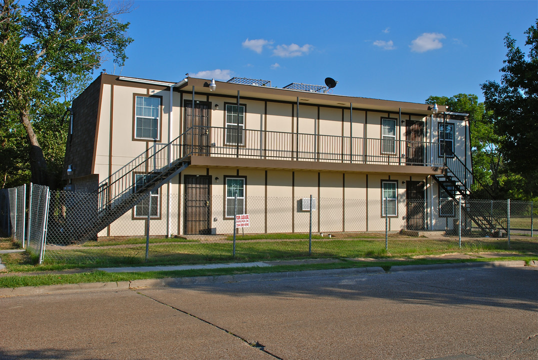 2400 Jeffries St in Dallas, TX - Building Photo