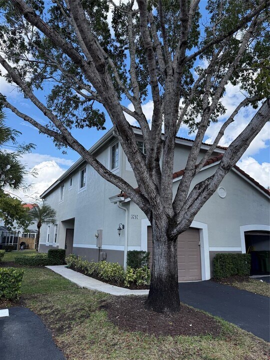 3797 San Simeon Cir in Weston, FL - Building Photo