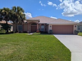 411 SW Vista Lake Dr in Port St. Lucie, FL - Building Photo