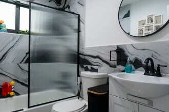 2106 N 28th Ave in Hollywood, FL - Building Photo - Building Photo