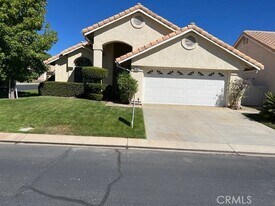 573 S Shoal Creek St in Banning, CA - Building Photo