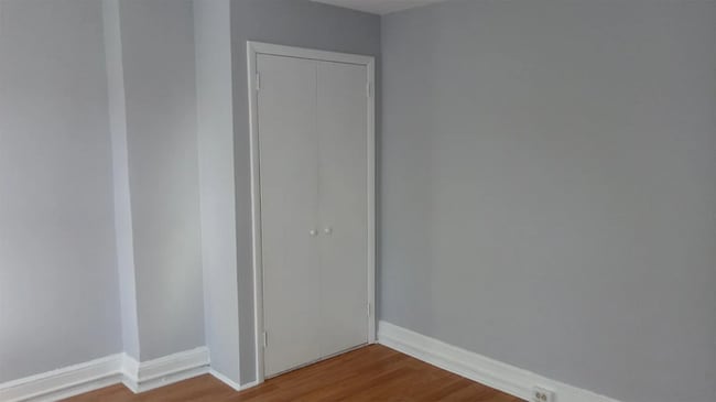 property at 1913 W 7th St