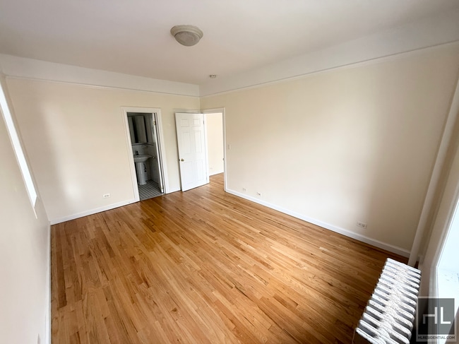 West 10th Street in New York, NY - Building Photo - Building Photo