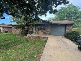 1303 White Rd in Springdale, AR - Building Photo