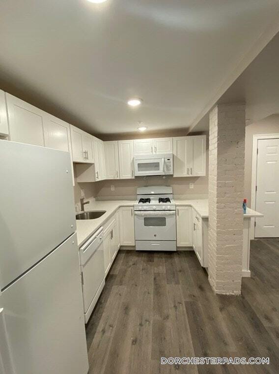 32 Hartwell St in Boston, MA - Building Photo - Building Photo