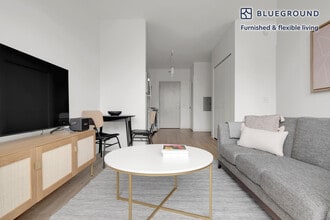 808 W Van Buren St, Unit SI FL7-ID539 in Chicago, IL - Building Photo - Building Photo