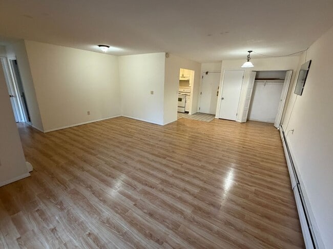 565 Talcottville Rd in Vernon, CT - Foto de edificio - Building Photo