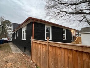 1332 Thurgood St SW in Atlanta, GA - Building Photo - Building Photo