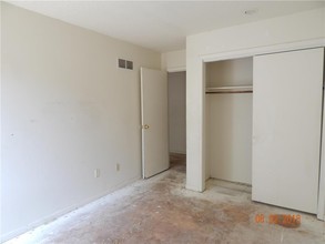 11248 College Ave in Kansas City, MO - Building Photo - Interior Photo