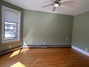 2749 N Ashland Ave, Unit 2nd floor in Chicago, IL - Foto de edificio - Building Photo