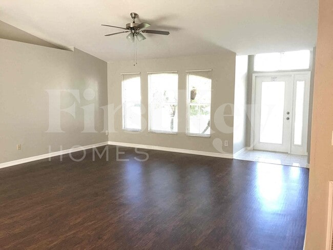 18205 Apple Rd in Ft. Myers, FL - Building Photo - Building Photo