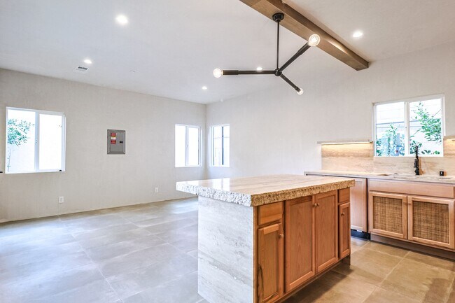 819 N Orange Grove Blvd in Burbank, CA - Building Photo - Building Photo