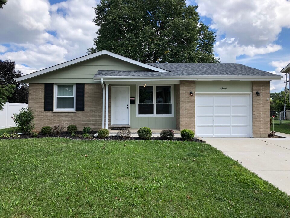 4506 Carr St in Rolling Meadows, IL - Building Photo