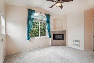 4335 Issaquah Pine Lake Rd SE, Unit 1403 in Sammamish, WA - Building Photo - Building Photo