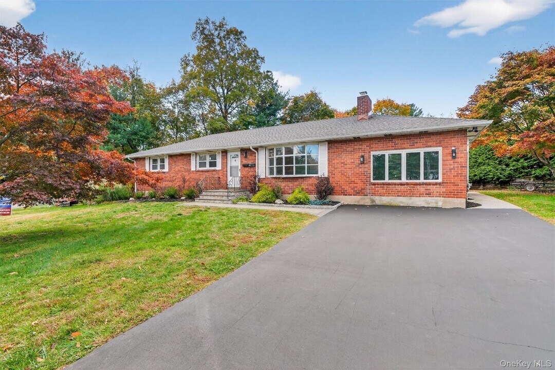 1 Wesel Rd in Nanuet, NY - Building Photo