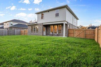 410 Magnolia Ln in Richwood, TX - Foto de edificio - Building Photo