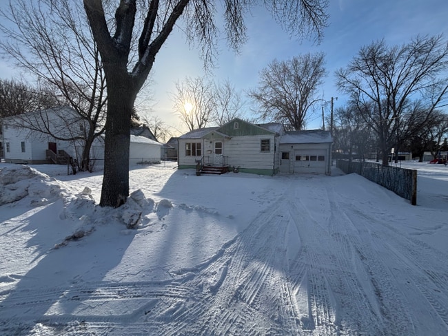 611 2nd Ave S in Grand Forks, ND - Foto de edificio - Building Photo