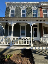 118 Main St in Emmaus, PA - Foto de edificio - Building Photo