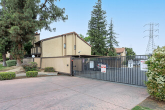 Laguna Falls in Fresno, CA - Foto de edificio - Building Photo