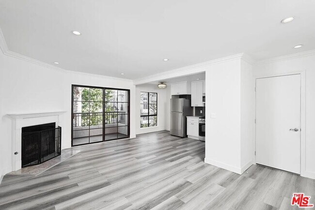 909 Croft Ave in Los Angeles, CA - Building Photo - Building Photo