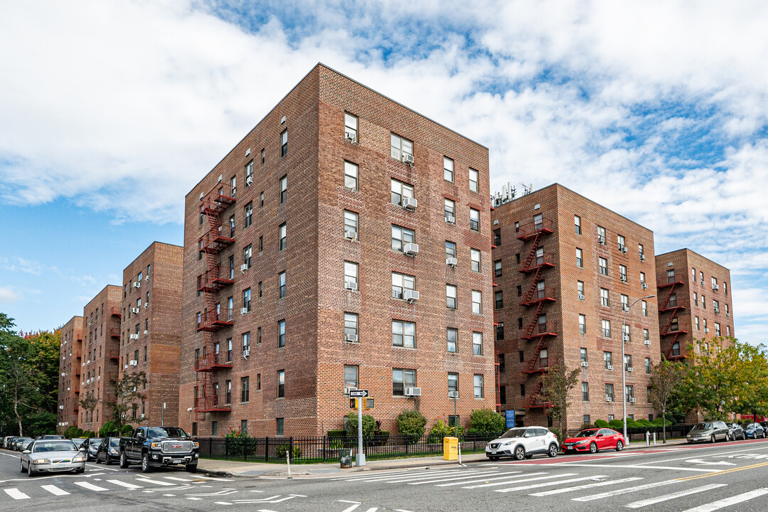 8809 Northern Blvd in Jackson Heights, NY - Building Photo