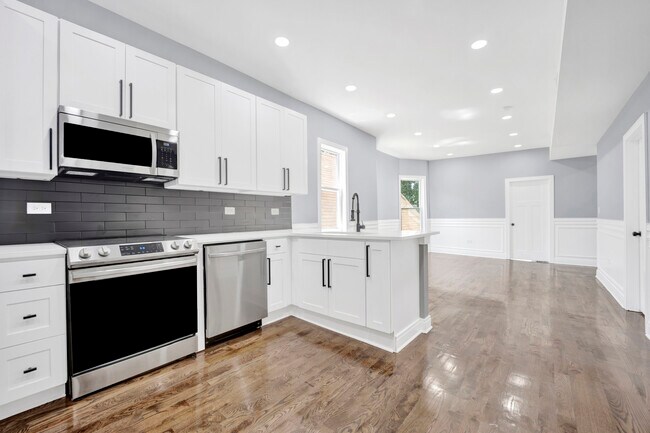 1821 N Kedvale Ave in Chicago, IL - Foto de edificio - Building Photo