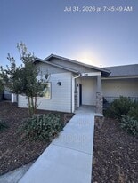 514 S Summit St in Visalia, CA - Building Photo
