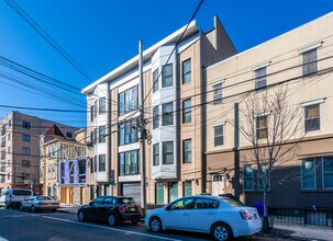 604 Grand St in Hoboken, NJ - Building Photo - Building Photo