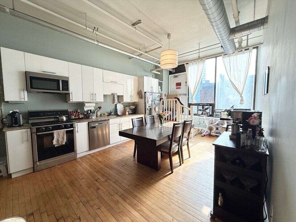 21 Temple Pl, Unit 3 in Boston, MA - Building Photo