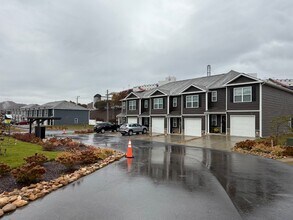 115 Raceday Center Dr in Bristol, TN - Building Photo - Building Photo