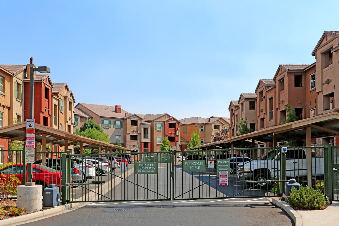 The View Luxury Apartments in Reno, NV - Foto de edificio