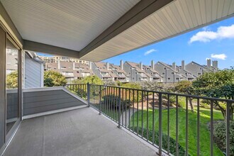 14A Riverview Cir in North Bergen, NJ - Building Photo - Building Photo