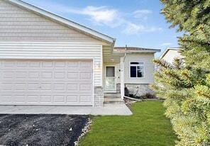 1556 Chartreux Ave in Shakopee, MN - Building Photo