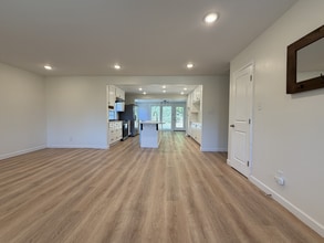 214 W Union St in Hillsborough, NC - Building Photo - Building Photo