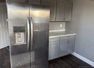 724 Middletown Ave in New Haven, CT - Building Photo - Building Photo