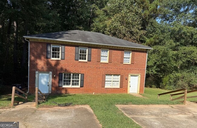 1736 Salem Woods Dr SE