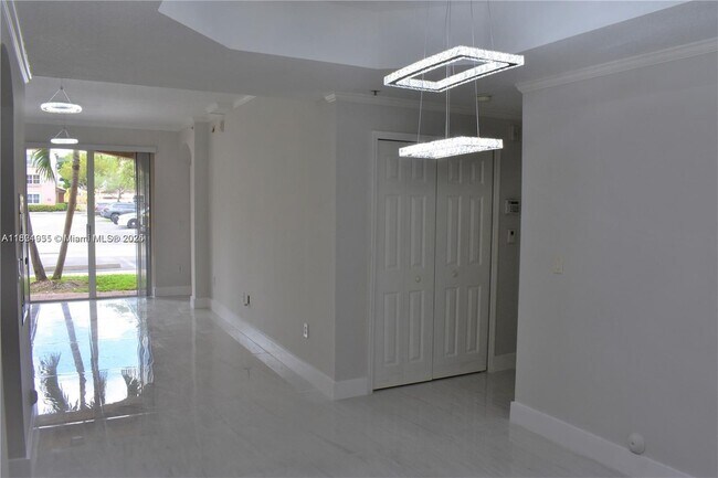 6540 NW 114th Ave in Doral, FL - Building Photo - Building Photo