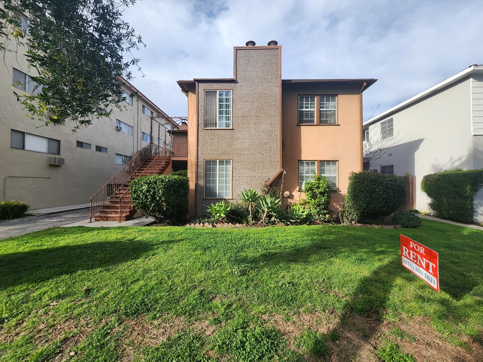 11247 Camarillo St, Unit 11249 in North Hollywood, CA - Building Photo