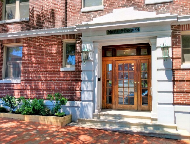 11 Shepley St in Portland, ME - Foto de edificio - Building Photo