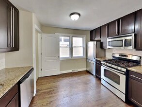 5715 N Nagle Ave in Chicago, IL - Foto de edificio - Building Photo