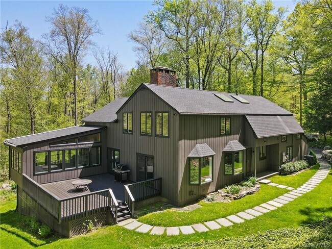 21 Beech Hill Ln in Pound Ridge, NY - Building Photo - Building Photo