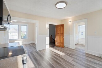 462 Dubuque St in Manchester, NH - Building Photo - Building Photo