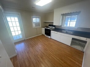 1030 Dallas St in Port Neches, TX - Building Photo - Building Photo