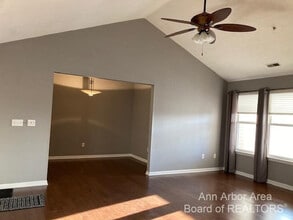 1551 Oakfield Dr in Ann Arbor, MI - Building Photo - Building Photo