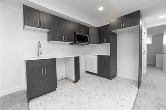 92 Pilgrim Ave in Winnipeg, MB - Building Photo - Building Photo