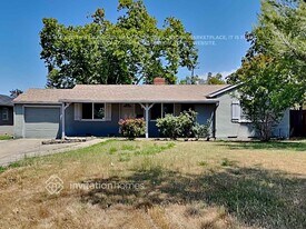 2305 Carlsbad Ave in Sacramento, CA - Building Photo