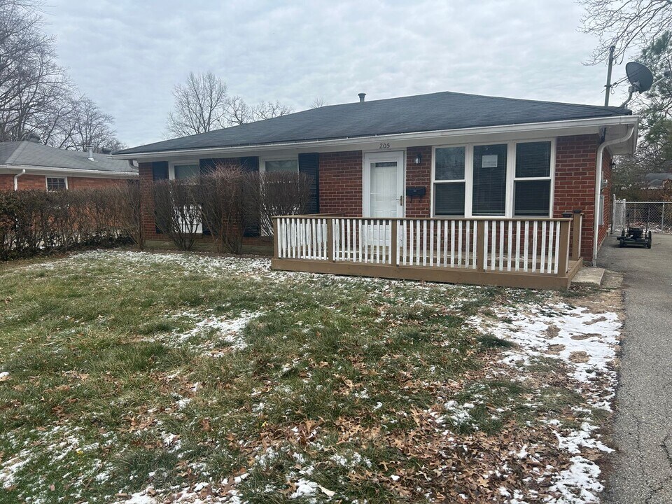 205 Lesane Ct in Louisville, KY - Building Photo